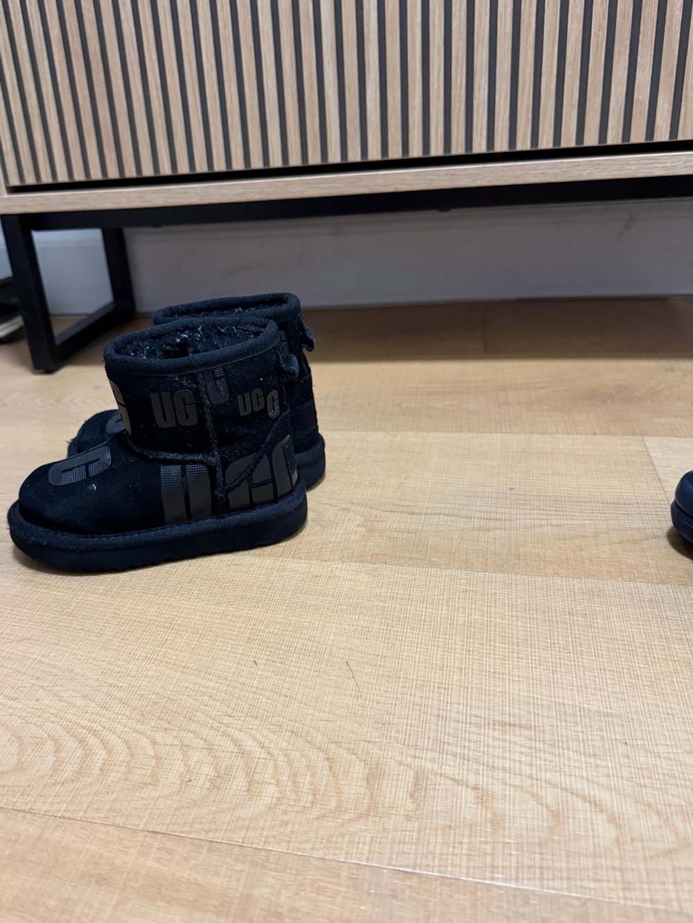 UGG Kids Black Mini Logo Boot